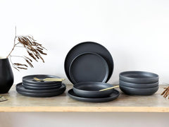 Creatable, 22979, Serie Uno BLACK, 12-teiliges Geschirrset, Teller Set Aus Steinzeug, Spülmaschinen- Und Mikrowellengeeignet, Made in Portugal Sady nádobí Naty Shop