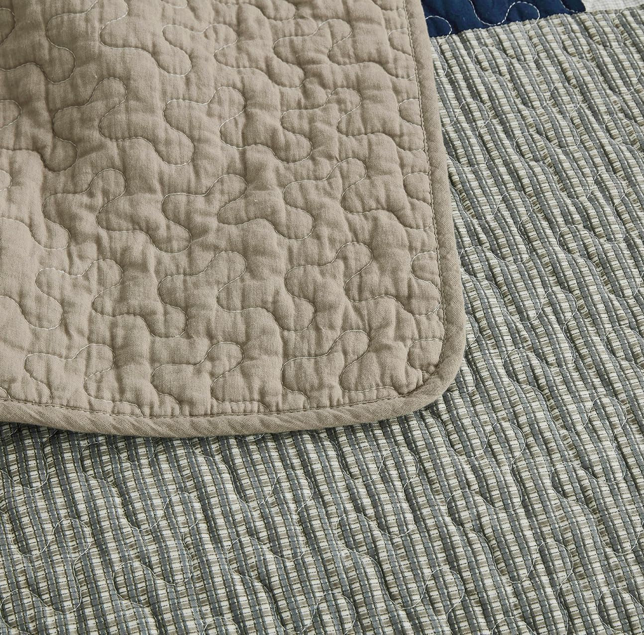 Kolekce Chezmoi Addy Patchworková sada přikrývek Předpraná bavlna Lehká oboustranná Nadměrná velikost pro všechna roční období Námořnická bílá Šedá Taupe kostkované přikrývky a přikrývky Naty Shop