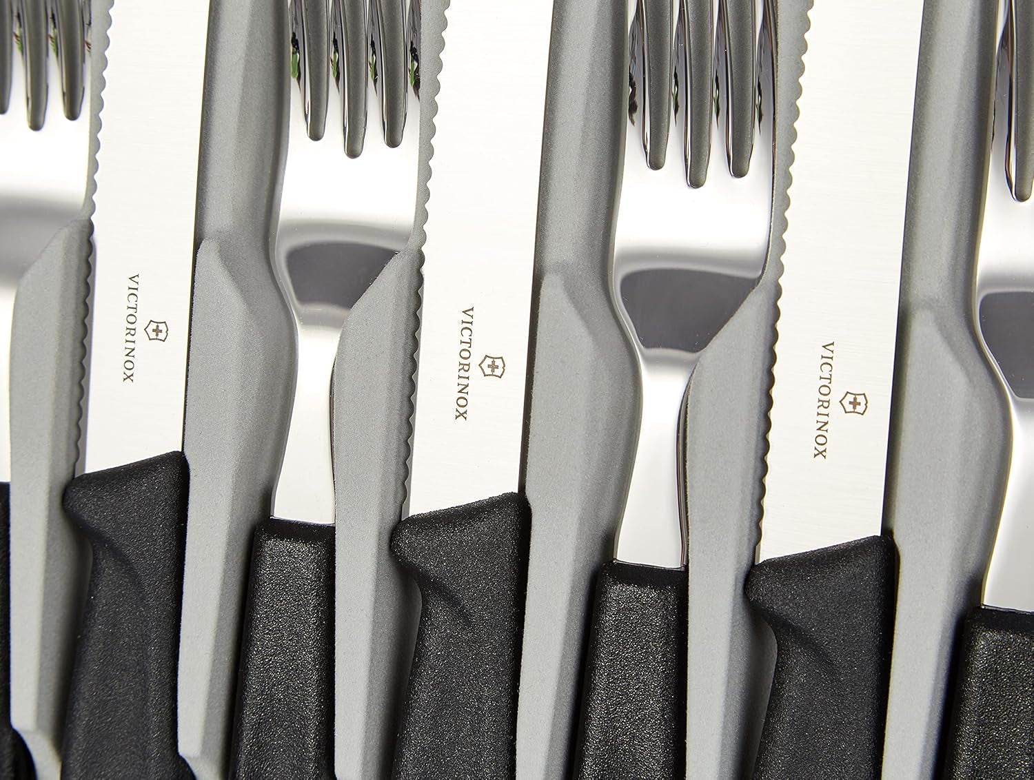 Victorinox Swiss Classic, Profi Tafelbesteck, 12-Teilig, Extra Scharfe Klinge, Wellenschliff, 11 Cm, Rostfreier Stahl, Schwarz Bucatarie Naty Shop