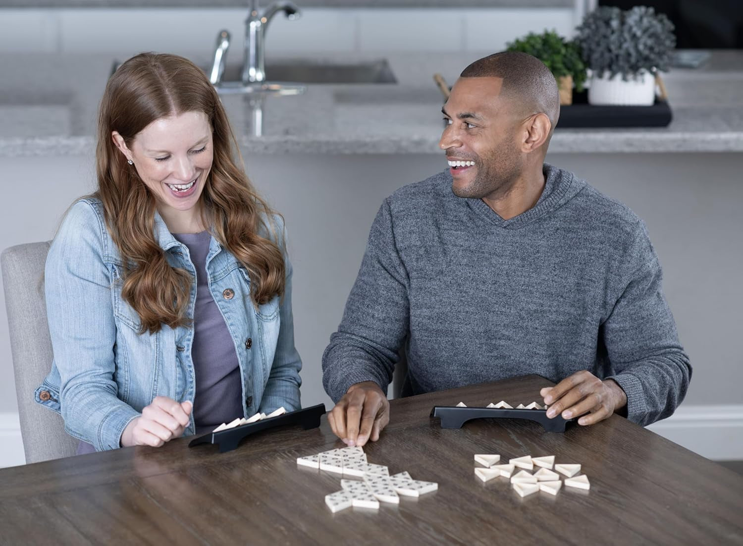 Goliath - Triominos Classic - Populární desková hra pro mládež a dospělé od 6 let - Rodinná zábavná a společenská hra pro 2-4 hráče - S taktikou a strategiemi pro děti i dospělé