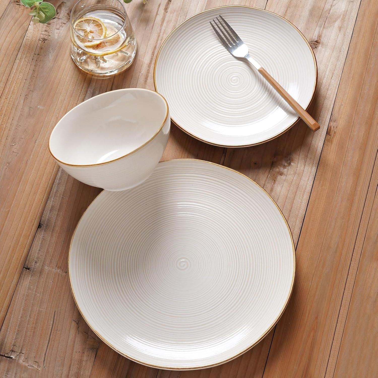 Set de veselă Tempus Series, Set de veselă pentru 6 persoane, Set de veselă din gresie, Set de farfurii cu 18 piese, Glazură reactivă, Potrivit pentru cuptorul cu microunde și mașina de spălat vase, Alb antic