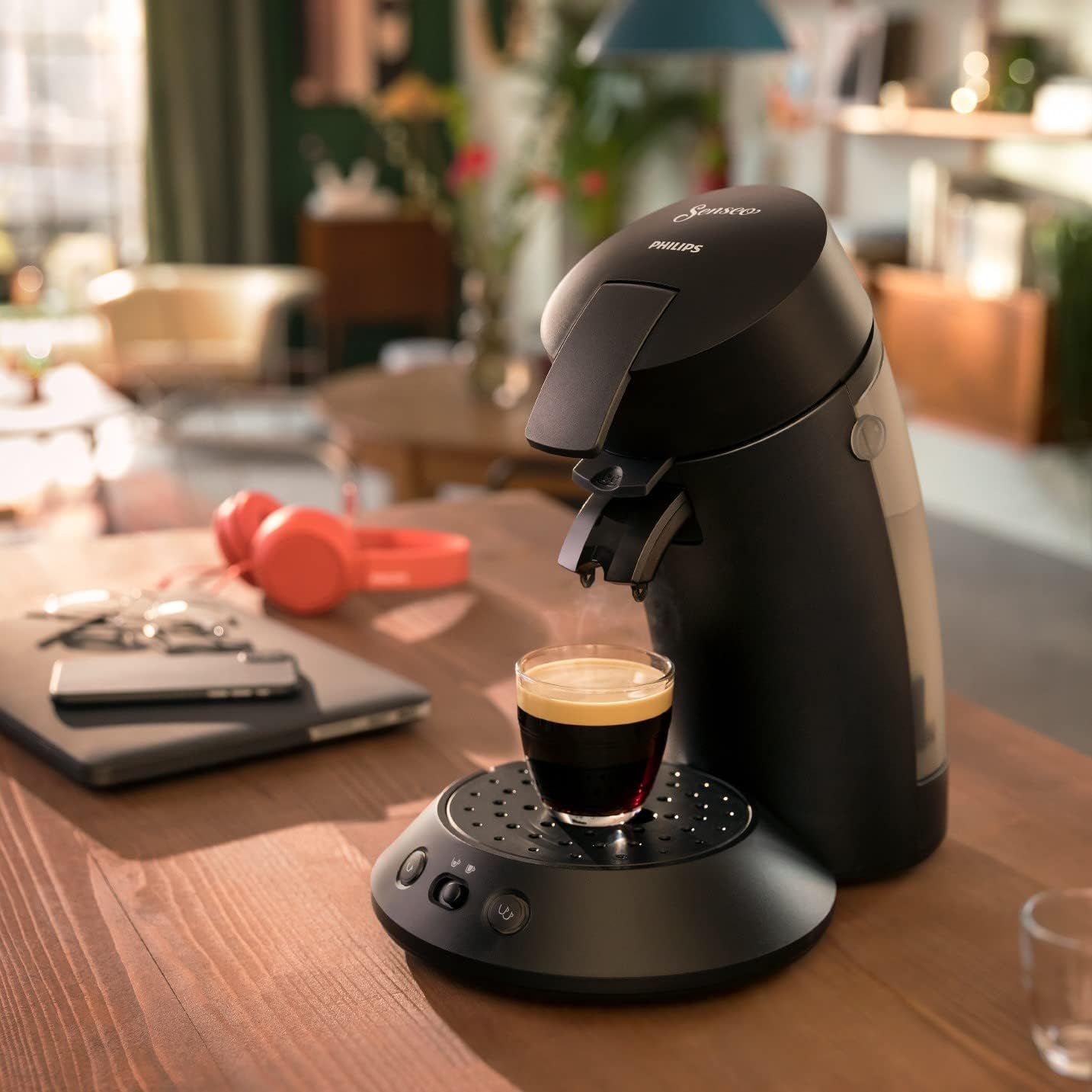 Espressor cu capsule PHILIPS Original Plus Eco, selecție a intensității cafelei, tehnologie Coffee Boost, plastic reciclat cu 80%*, consum de energie redus cu 45%**, 2 căni simultan, negru piano (CSA210/22)