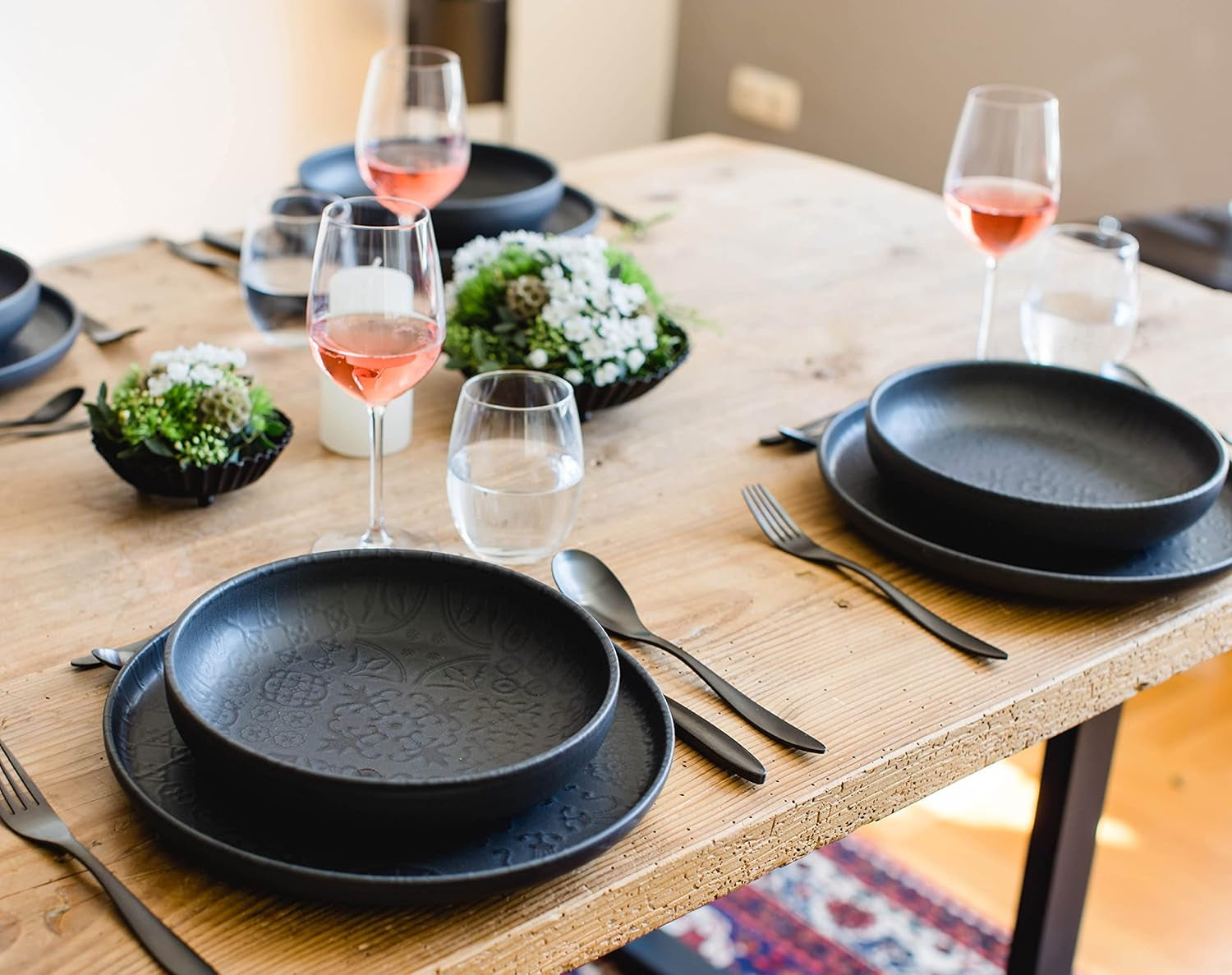 MÄSER 934064 Serie Tiles Modernes Vintage Geschirr Set Für 2 Personen in Maurischem Design Mit Mattglasur, 8-Teiliges Tafelservice Mit Tellern Und Schalen Aus Hochwertiger Keramik, Steinzeug, Schwarz Sady nádobí Naty Shop