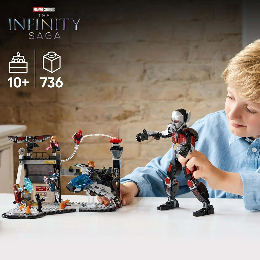 LEGO Marvel Captain America: Civil War Action Duel - Superhrdinská herní sada s 8 minifigurkami - Hračka na stavbu letadla a herní sadu - Dárek pro chlapce a dívky 76314 Stavebnice Besuche den LEGO-Store