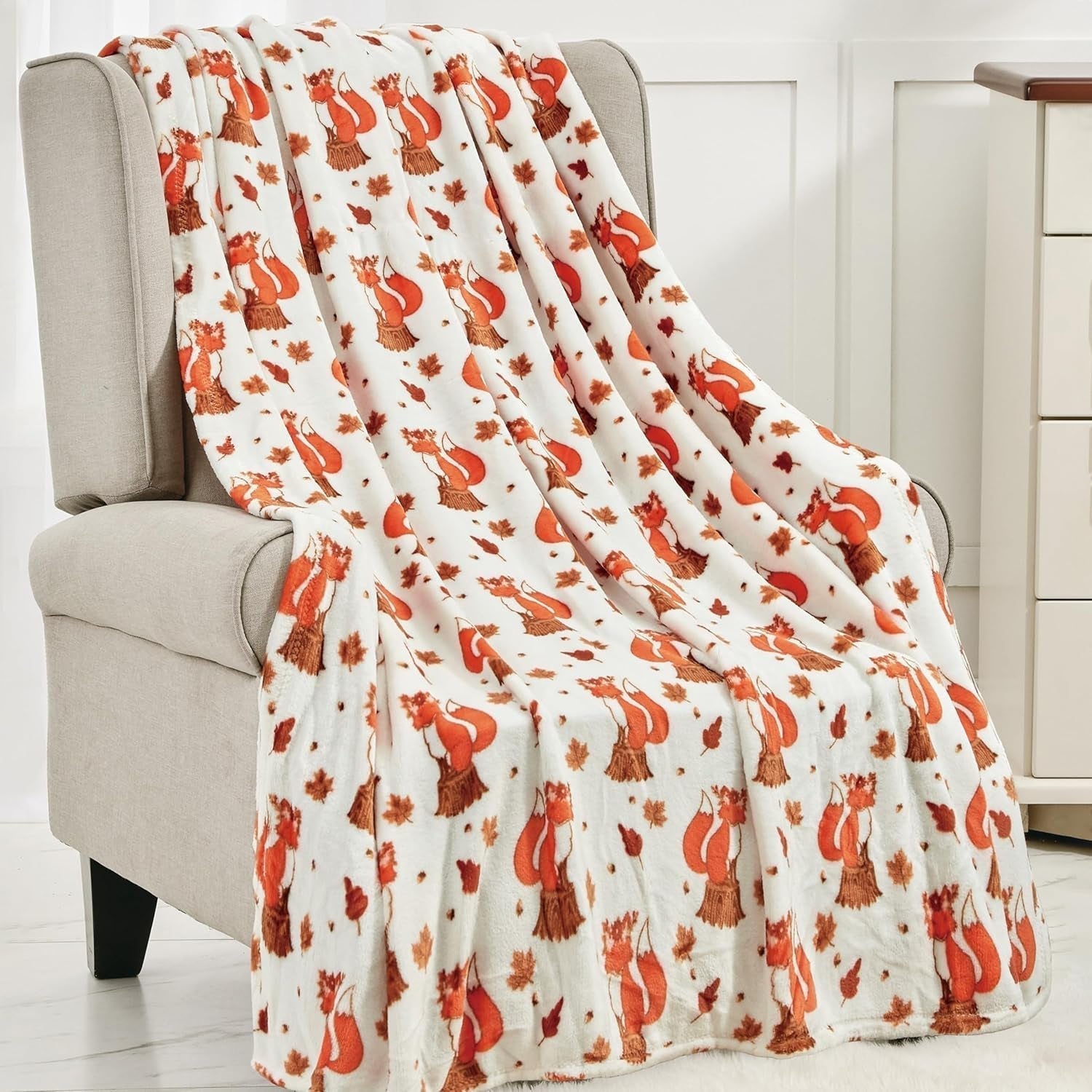 Elegantní komfortní lehká přikrývka s halloweenským motivem, měkká, útulná a plyšová, ideální pro odpočinek v tomto strašidelném období, 127 x 152,4 cm, lůžka a přikrývky z lebky a kostí Elegantní pohodlné pouzdro Vixen 50 x 60