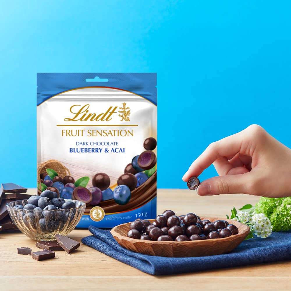 Lindt Chocolate Sensation Fruit Borůvka a Acai | 150 g | Kulička z hořké čokolády s rafinovanou ovocnou náplní na bázi jablka | Čokoládový dárek | Čokoládový dárek