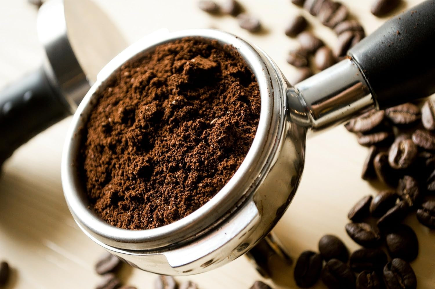 Cafea Espresso Red Angel - The Fiery One - 200g boabe întregi - pentru aparate de cafea complet automate, Espressoare complet automate - Espresso premium puternic - Aciditate scăzută - Prăjită ușor și proaspăt