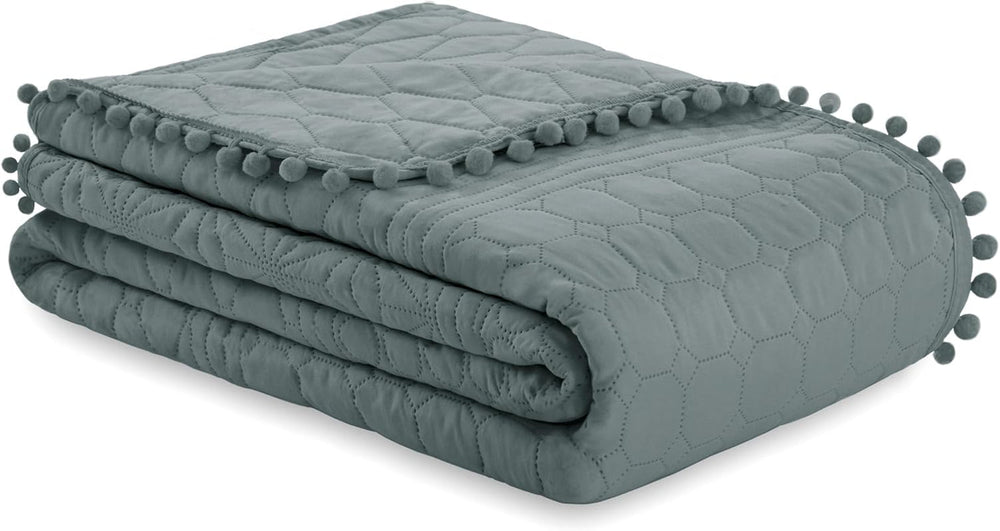 Ameliahome Přehoz na postel s bambulkami 220X240 Cm Oboustranný přehoz Ultrazvukové prošívání Polyester Meadore Grey Postele a přikrývky Besuche den AmeliaHome-Store