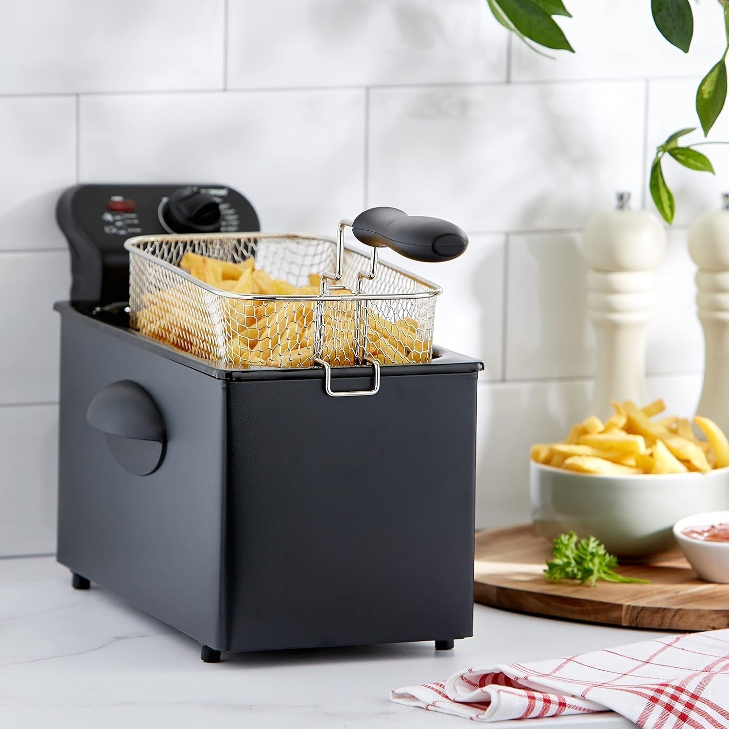 Olejová fritéza Bestron s technologií studené zóny, 3,5 litru, 2000 wattů Spotřebiče Naty Shop