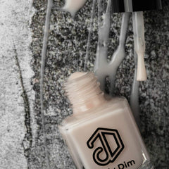 Jolly Dim od Inglot Nail Polish Crepe 2. Lak na nehty s lesklým efektem