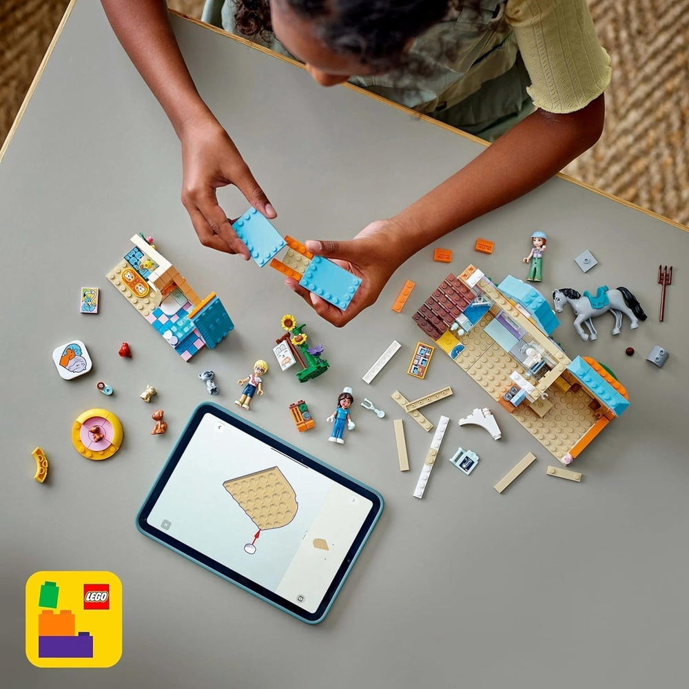 LEGO Friends Veterinární skříňka pro koně a domácí mazlíčky, Stavebnice a herní sada pro nápadité hraní rolí se 3 minifigurkami a 5 figurkami zvířat, Tip na dárek pro dívky 7 let staré 42651 Stavebnice Besuche den LEGO-Store