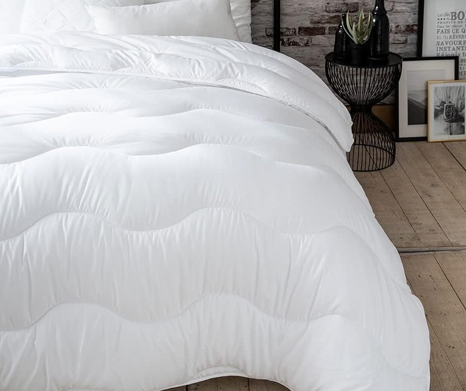 Přikrývka Abeil, materiál: 100% mikrovlákno, výplň, Blanche, 260X240 Přikrývky a přikrývky Naty Shop