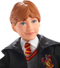 Mattel Harry Potter - Ron Weasley Sammlerpuppe (cca 26 cm) s Bradavickou uniformou, Nebelvírským hábitem a Zauberstabem, Spielzeug ab 6 Jahren FYM52