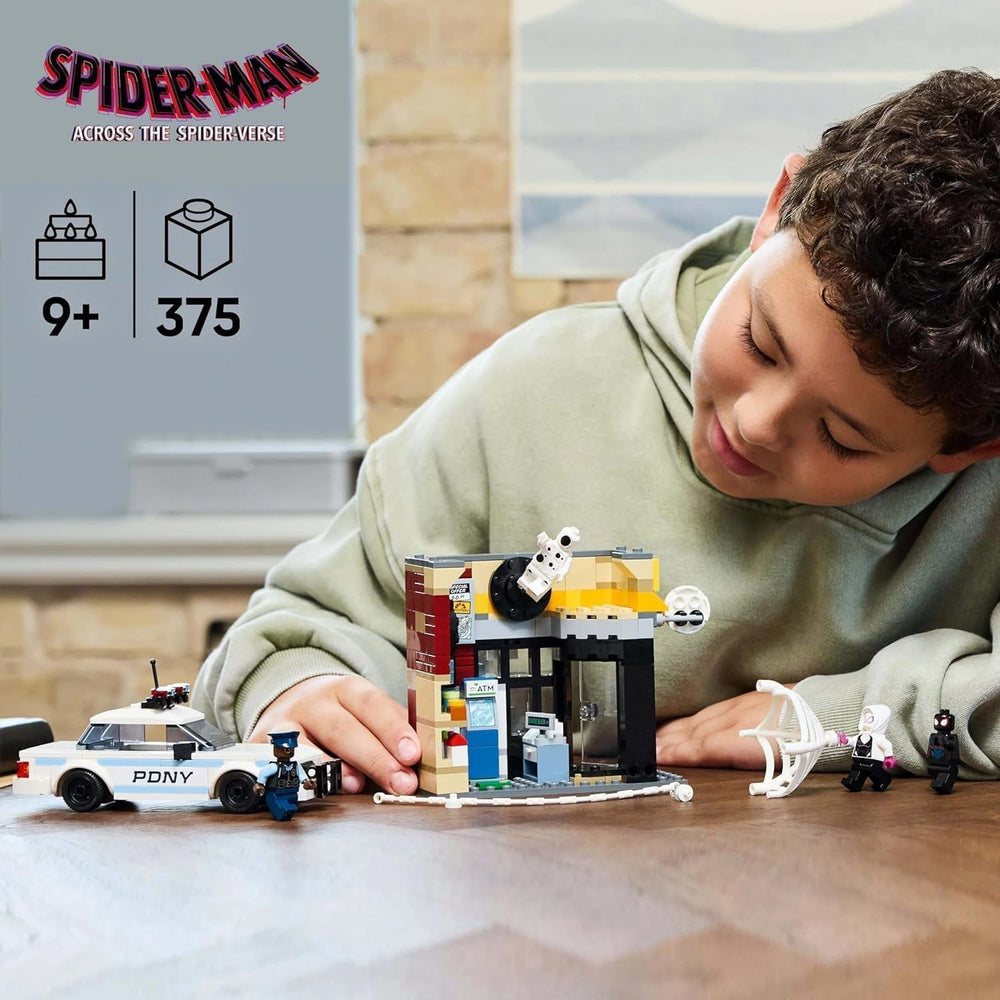 LEGO Marvel Spider-Verse: Miles Morales vs. Spot – Superhrdinská herní sada s autíčkem – 4 minifigurky a minimarket – Dárek pro chlapce a dívky od 9 let 76311 Stavebnice Besuche den LEGO-Store