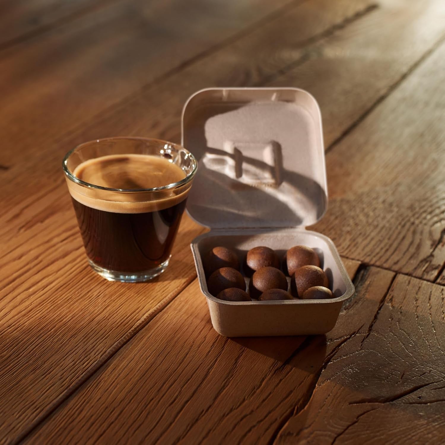 CoffeeB illy Intenso Espresso – Kompostierbare Kaffeekugeln, 9 Stück, kompatibel mit CoffeeB Maschinen, mit Noten von Kakao, Schokolade und Trockenfrüchten