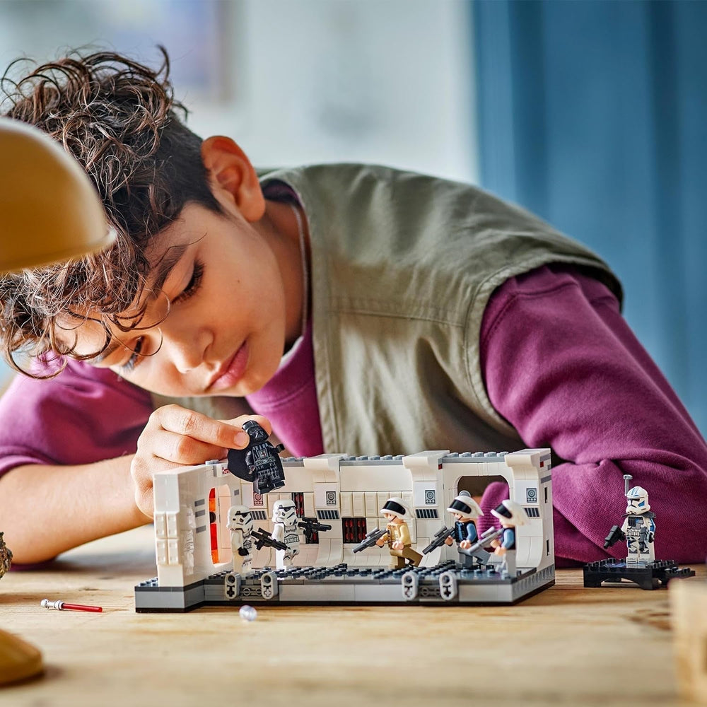 LEGO Star Wars Tantive IV Boarding, Filmová stavebnice Nová naděje, Sběratelská fantasy hrací sada, Nápad na dárek pro chlapce a dívky 8+ a sběratele 75387 Stavebnice Beuche den LEGO-Store
