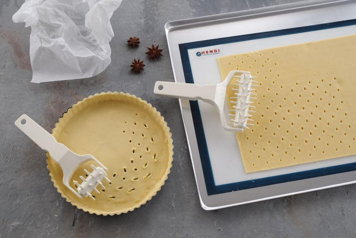 HENDI Stipproller, Stippwalzse, Teigigel, Teig Gitterschneider, für saftige Kuchen- und Gebäckböden sowie Pizzateig, 77x210mm, Polypropylen