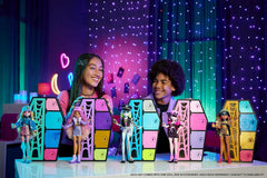 Monster High HKY62 - Puppe und Modeset, Frankie Stein mit Spind a über 19 Zubehörteilen, Skulltimate Secrets, Puppen Spielzeug für Kinder ab 4 Jahren