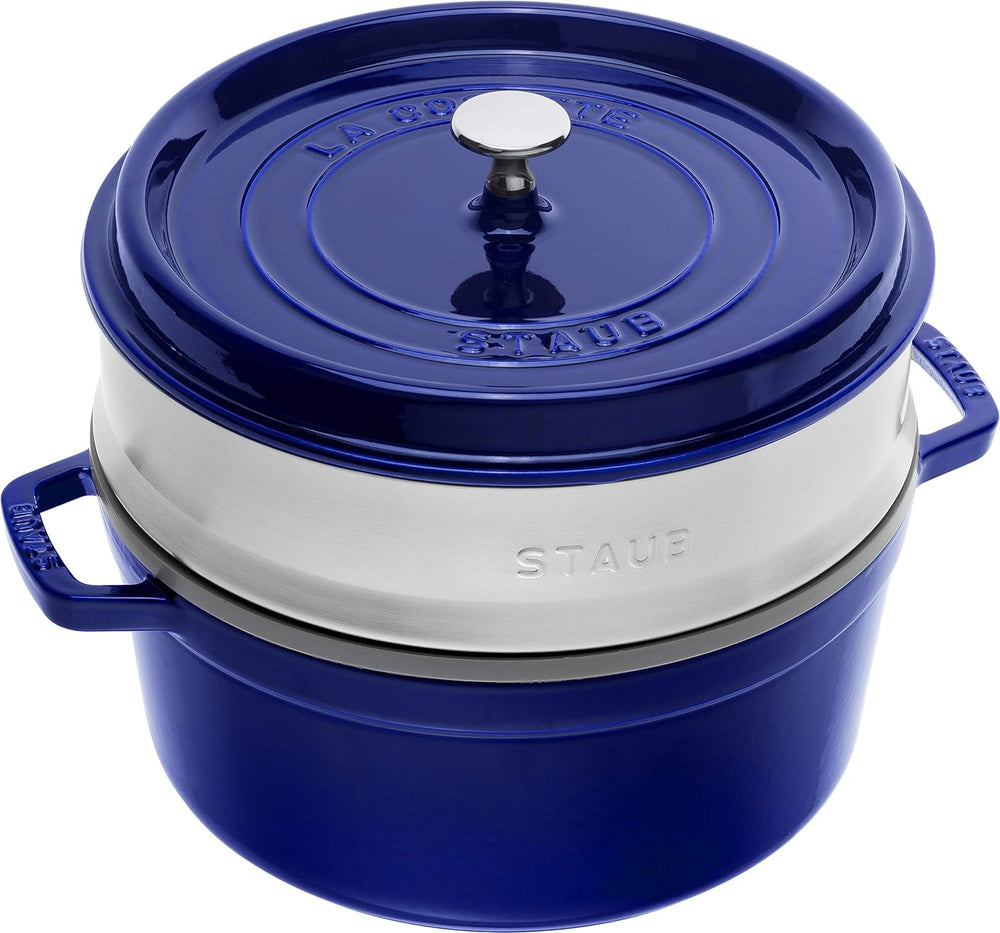 STAUB Gusseisen Bräter/Cocotte, Mit Dämpfeinsatz Aus Edelstahl, Rund 26 Cm, 5,2 L, Aromaregen Funktion Für Optimale Befeuchtung, Für Alle Herdarten Inkl. Induktion & Backofen, Kirschrot, Rot Forms a pečicí plechy Naty Shop Dunkelblau