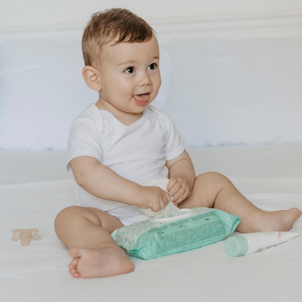 Suavinex 14 balení 60 dětských vlhčených ubrousků (celkem 840 ubrousků), hydratační, vhodné pro atopickou pokožku, 95 % přírodních složek