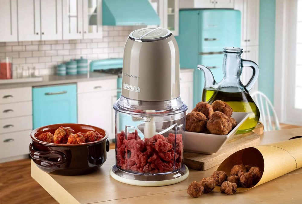 Ariete Vintage 438, Retro Elektrischer Gemüse- Und Ice-Crusher Mit 2 Geschwindigkeitsstufen, 4 Edelstahlklingen, Rutschfesten Standüßen, 600 Ml Fassungsvermögen, 400W, Béžová Mother and Child Naty Shop