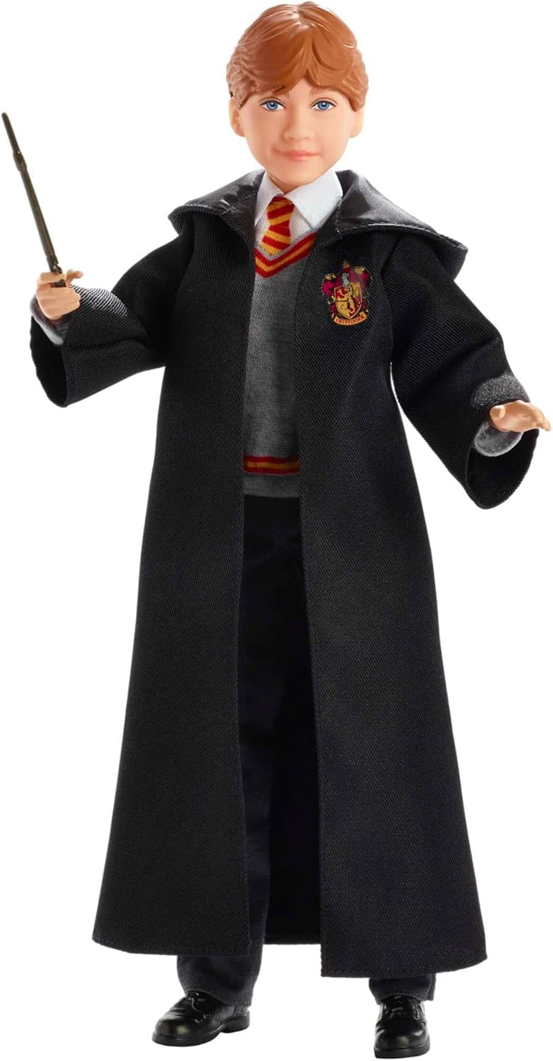 Mattel Harry Potter - Ron Weasley Sammlerpuppe (cca 26 cm) s Bradavickou uniformou, Nebelvírským hábitem a Zauberstabem, Spielzeug ab 6 Jahren FYM52
