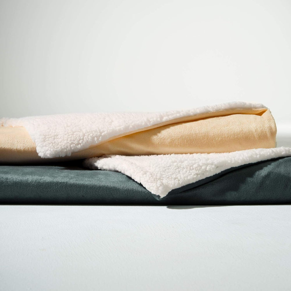 Aqua-Textil Nadýchaná plyšová přikrývka 150 X 200 Cm Šedá Bílá Melange Plyšová TV přikrývka Přehoz Sherpa Fleece Oeko-Tex Ottawa Postele a přikrývky Besuche den aqua-textil-Store Grey Povlečení Nicki 200 X 220 Cm