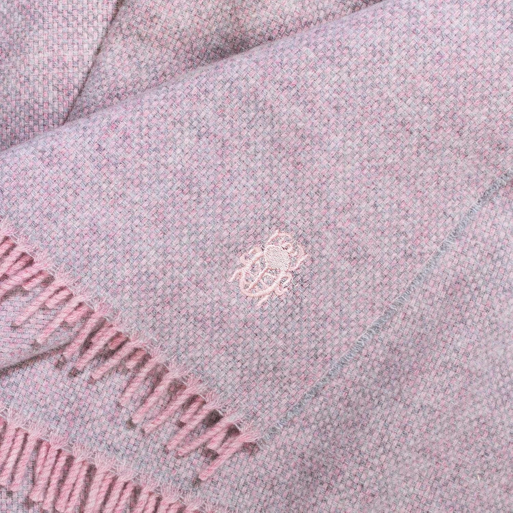 Pătură Must Relax - Pătură din lână - Plaid de înaltă calitate din lână nouă pură cu franjuri - 130X190 Cm - 310 Rose - De la "Zoeppritz since 1828" Paturi si Cuverturi 'zoeppritz since 1828'