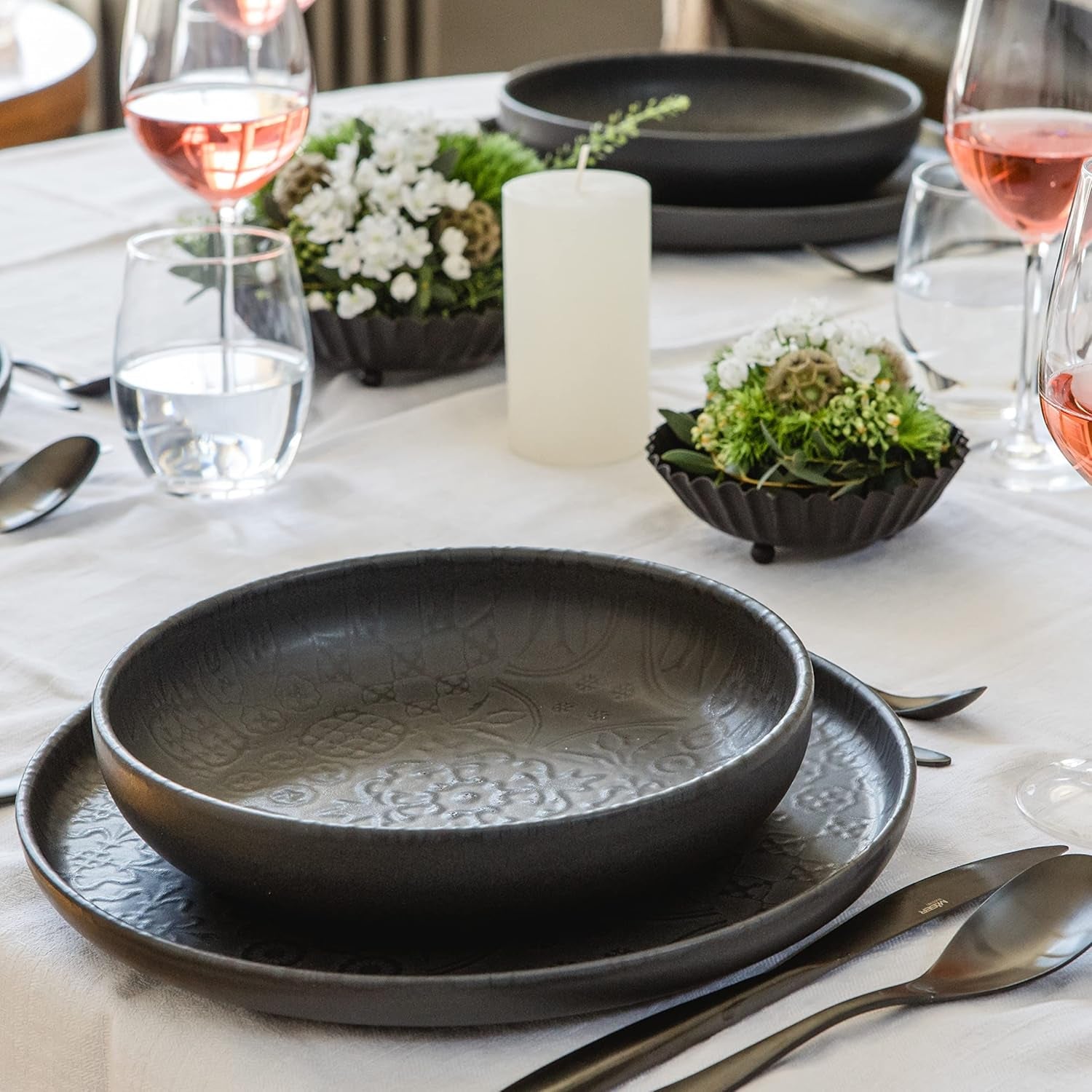 MÄSER 934064 Serie Tiles Modernes Vintage Geschirr Set Für 2 Personen in Maurischem Design Mit Mattglasur, 8-Teiliges Tafelservice Mit Tellern Und Schalen Aus Hochwertiger Keramik, Steinzeug, Schwarz Sady nádobí Naty Shop