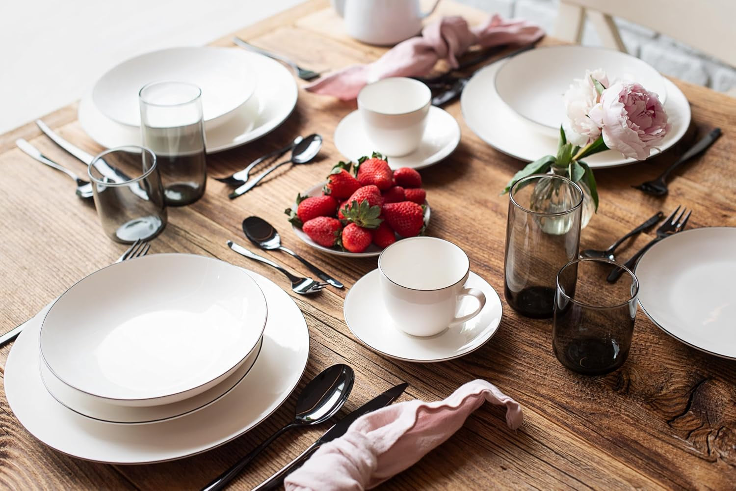 Seria MÄSER Felise, serviciu elegant de cafea pentru 6 persoane, atemporal, cu margine neagră, porțelan, alb