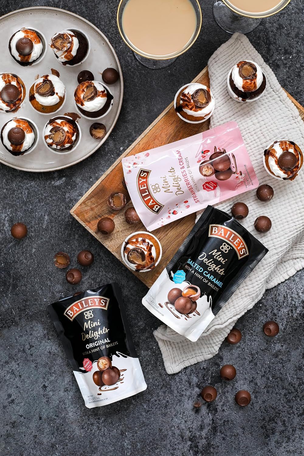 Baileys Chocolate Mini Delights Strawberries & Cream | 1 X 102 G | Zartschmelzende Mini-Pralinen | Pralinen Geschenk | Gefüllt Mit Baileys Likör Naty Shop
