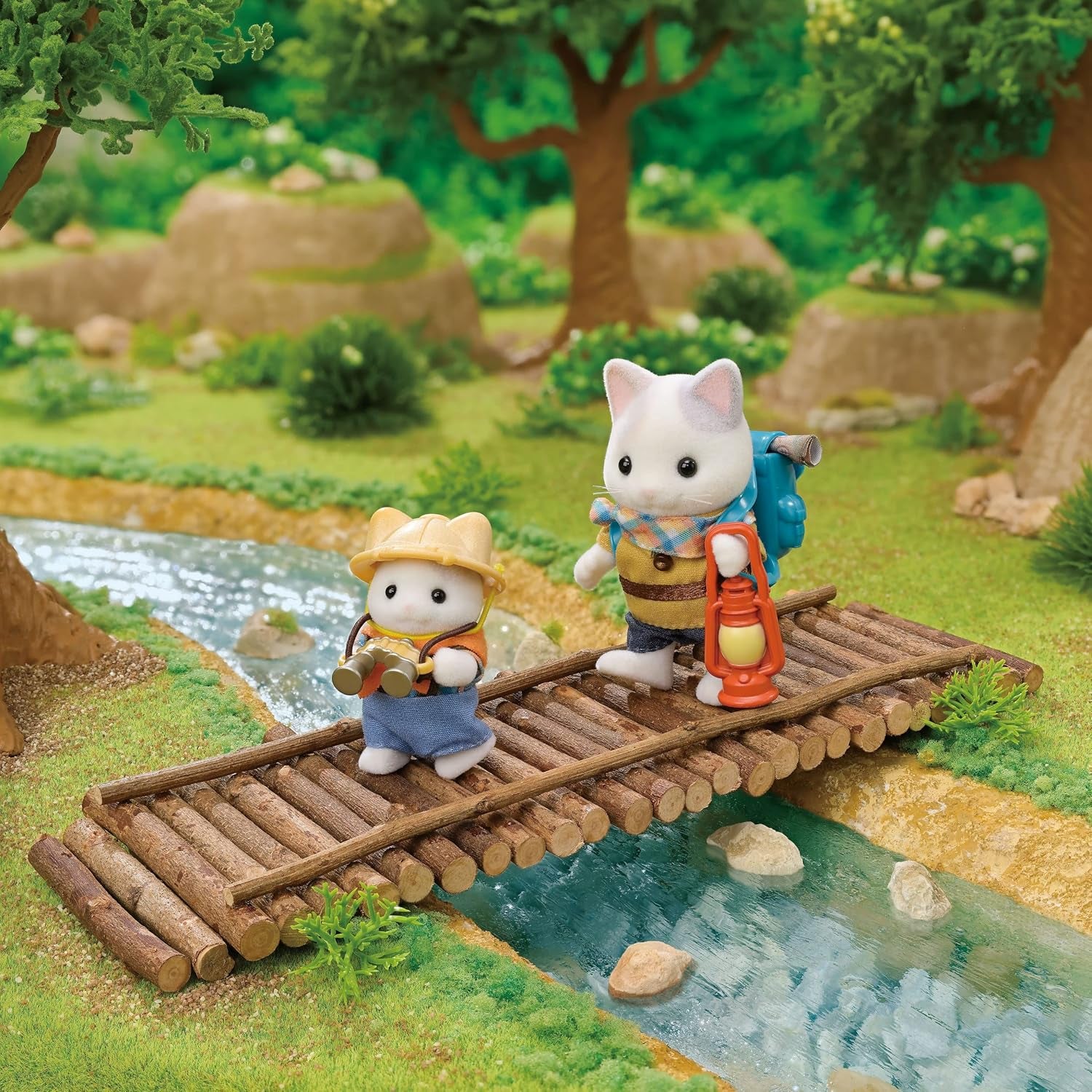 Sylvanian Families - 5763 Set Explorator Aventură cu Două Figurine, Tată și Pui de Pisică de Lăpte, Figurină Animal, Jucărie Detaliată pentru Copii cu Vârsta de 3 Ani și Peste