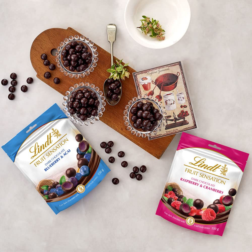 Lindt Chocolate Sensation Fruit Borůvka a Acai | 150 g | Kulička z hořké čokolády s rafinovanou ovocnou náplní na bázi jablka | Čokoládový dárek | Čokoládový dárek