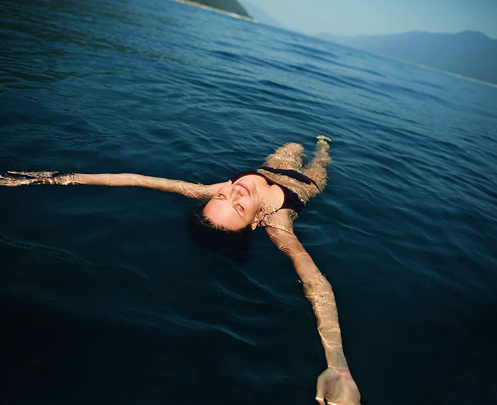 Kneipp Aroma, spumă de îngrijire pentru baie Happy Time Out - cu uleiuri naturale din mac roșu și cânepă, 400 ml Naty Shop