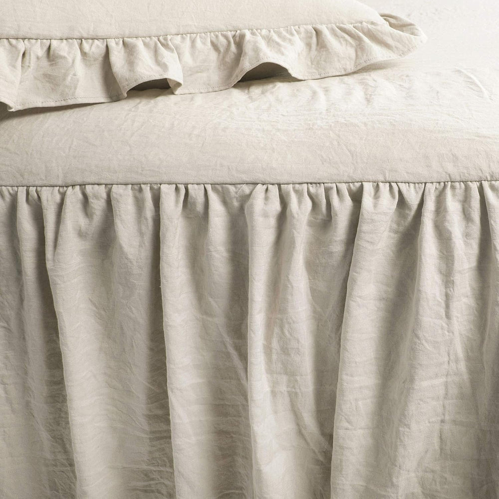 Luxusní sukně s volánkovým povlečením, 3dílná sada luxusního statku Elegantní okouzlující volánkový detail Nadčasový styl a klasický design Měkké a lehké postele a přikrývky s luxusním dekorem velikosti King