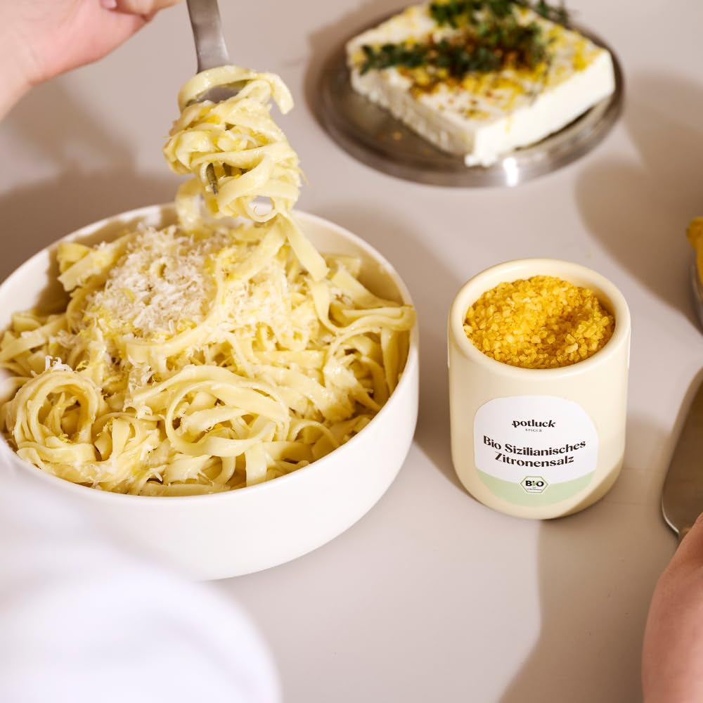 Potluck | Bio Sizilianisches Zitronensalz | Gewürzsalz für Fisch, Meeresfrüchte, Gemüse, salát a dresinky | 140 g v Keramiktopfu