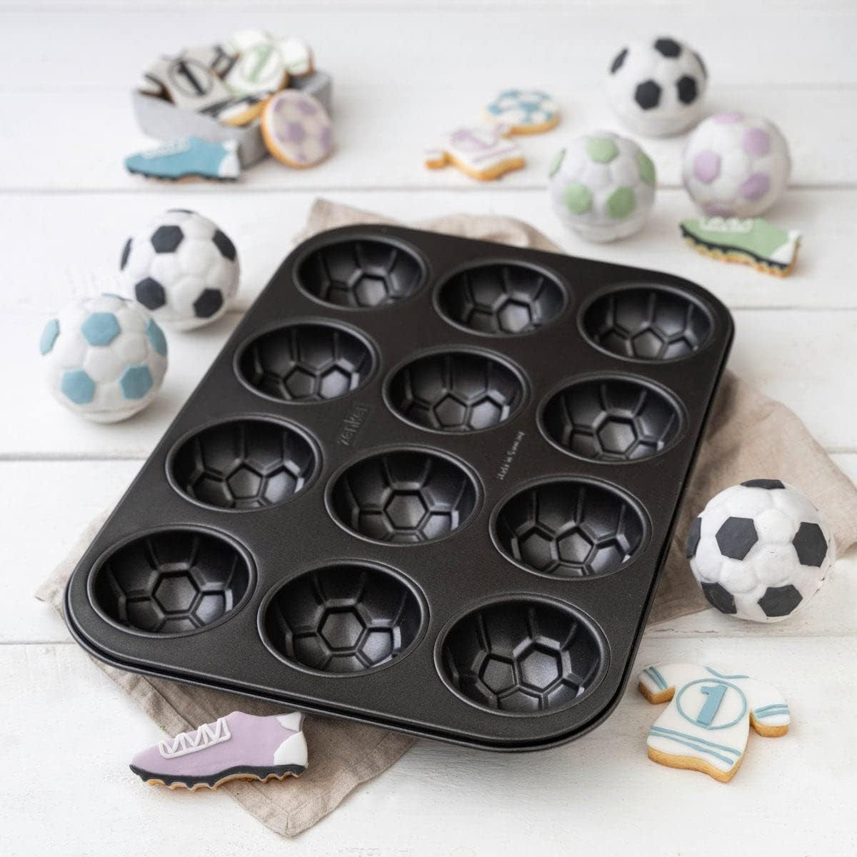 Zenker 12Er Muffinform – Muffinbackblech Für Muffins Und Cupcakes Aus Der Serie Fotbalové pečení – Hitzebeständiges 12Er Muffinblech Mit Antihaftbeschichtung, Schwarz Formy a plechy na pečení Naty Shop