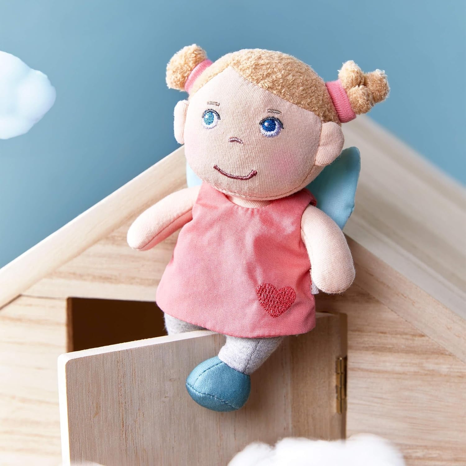 HABA Îngerul Păzitor Lore – Păpușă din material textil pufoasă (15 cm), cadou perfect de bun venit pentru bebeluși și copii mici – Lavabilă la 30 °C – 2011870001