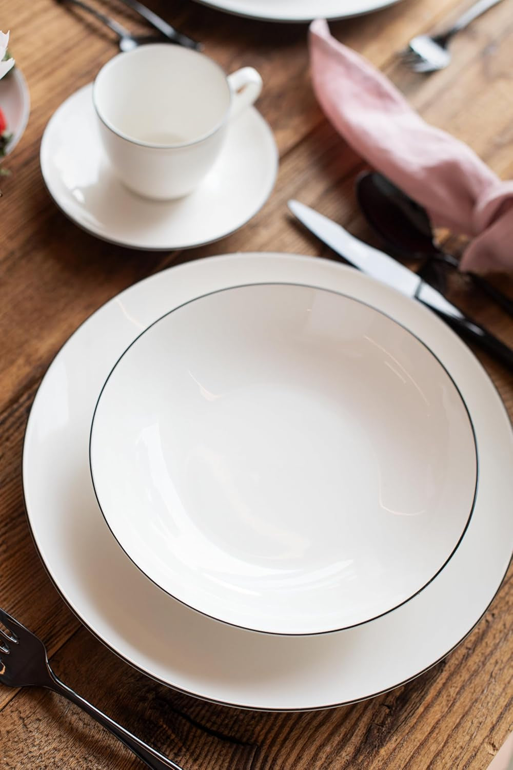 Seria MÄSER Felise, serviciu elegant de cafea pentru 6 persoane, atemporal, cu margine neagră, porțelan, alb