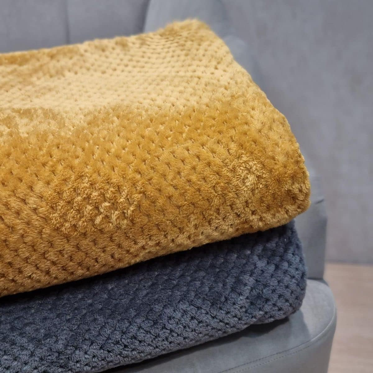 Přehoz HOMLA Noah 220 X 240 Cm - přehoz pohovka pohodlná přikrývka - heboučká a měkká - šedý polyester Postele a přikrývky Besuche den HOMLA-Store