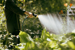 Furtun de grădină Fiskars S, seria X, furtun de apă pentru udare manuală, 13 mm (1/2"), lungime: 15 m, racord universal, protecție UV, protecție la îngheț, rezistent la răsucire, albastru, 1076044