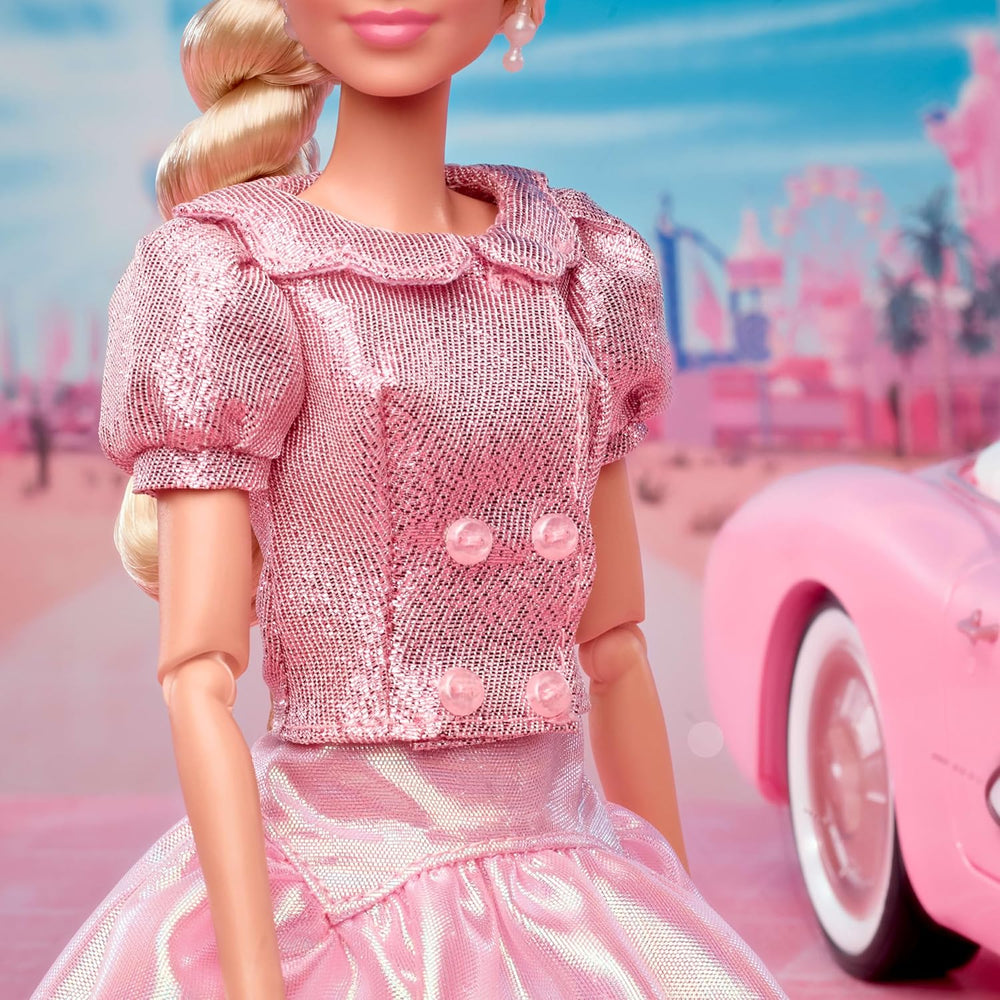 Barbie-Puppe zum Spielfilm, Margot Robbie als Barbie, Sammelfigur in rosafarbener Bluse und Tüllrock, mit gestylter Frisur und passendem Schmuck, JBJ53