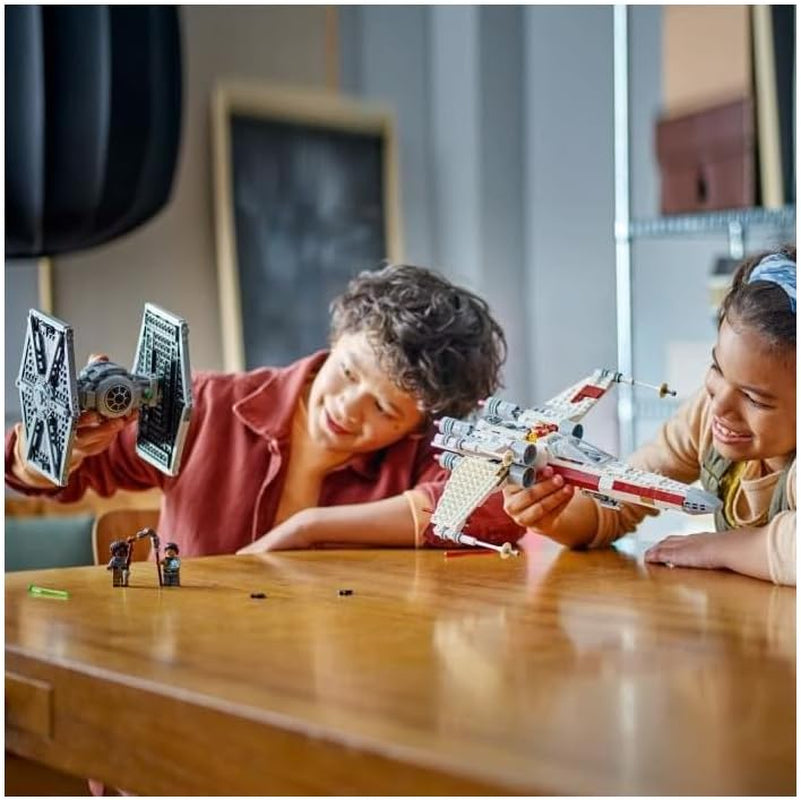 LEGO Star Wars TIE Fighter & X-Wing Mashup, Hračka na sestavení Starfighter, Nápad na dárek pro děti, Přizpůsobitelné hvězdné lodě, Dárek pro chlapce, dívky a všechny fanoušky 75393 Stavebnice Beuche den LEGO-Store