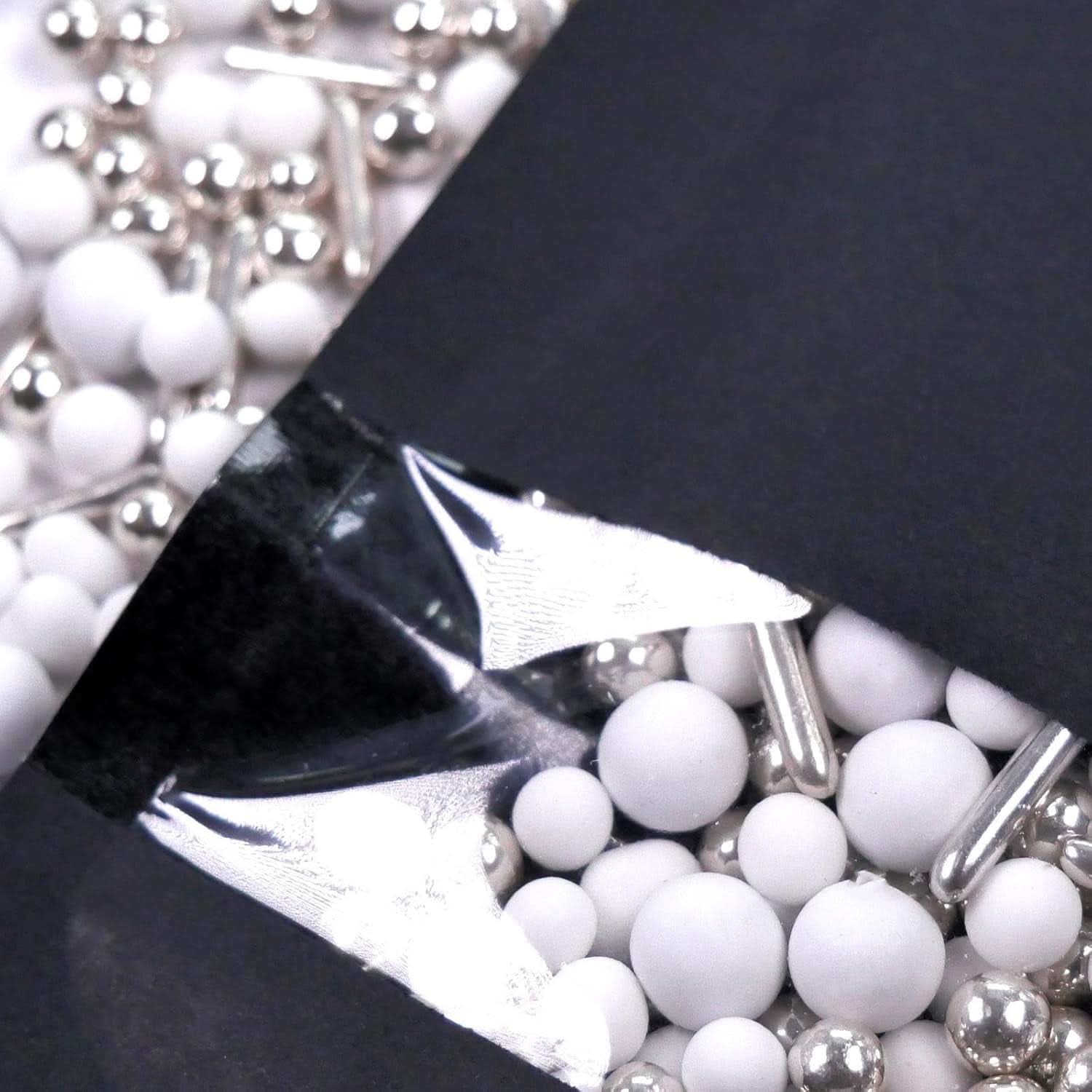 Streusel Hero Chocolate Mix Silver White Sprinkles, 40 gramů Naty Shop