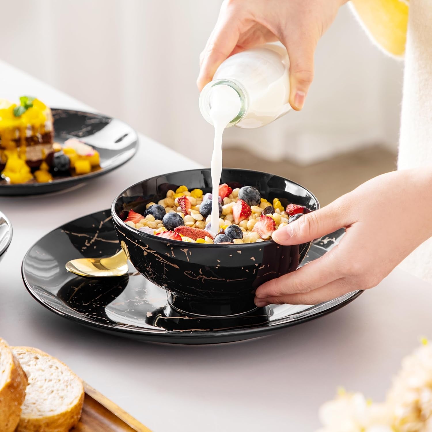 Set de veselă din porțelan LOVECASA, seria Daphne, set combinat SWEET cu 24 de piese, set de veselă cu design auriu, farfurii de cină, farfurii de desert, boluri pentru cereale și farfurii de sumă pentru 6 persoane