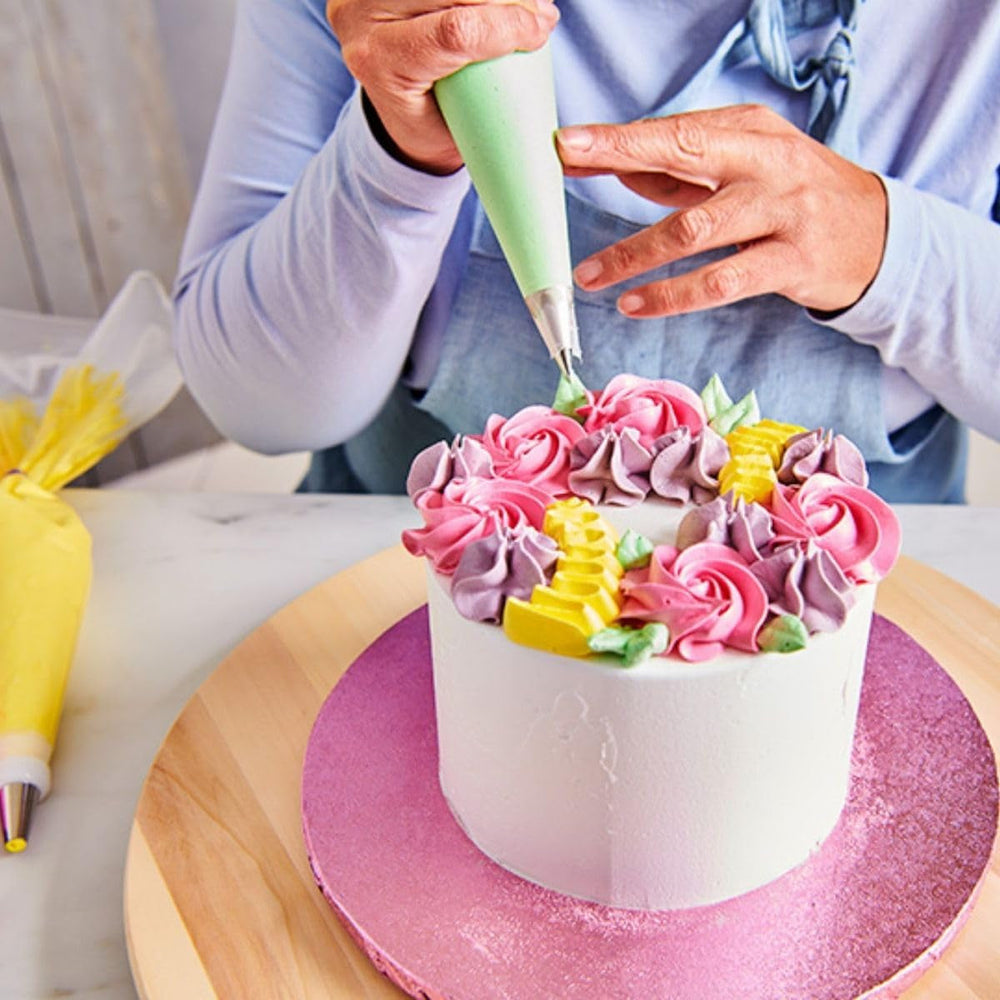 Funcakes Mix Für Enchanted Cream®: Einfach Zu Berübenende, Sehr Leichte Und Flauschige Schneeweiße Creme, Perfekt Zum Füllen Und Abdecken Von Kuchen Oder Als Belag Für Cupcakes, Halal., 900 G Směs pro pečení a vaření Naty Shop