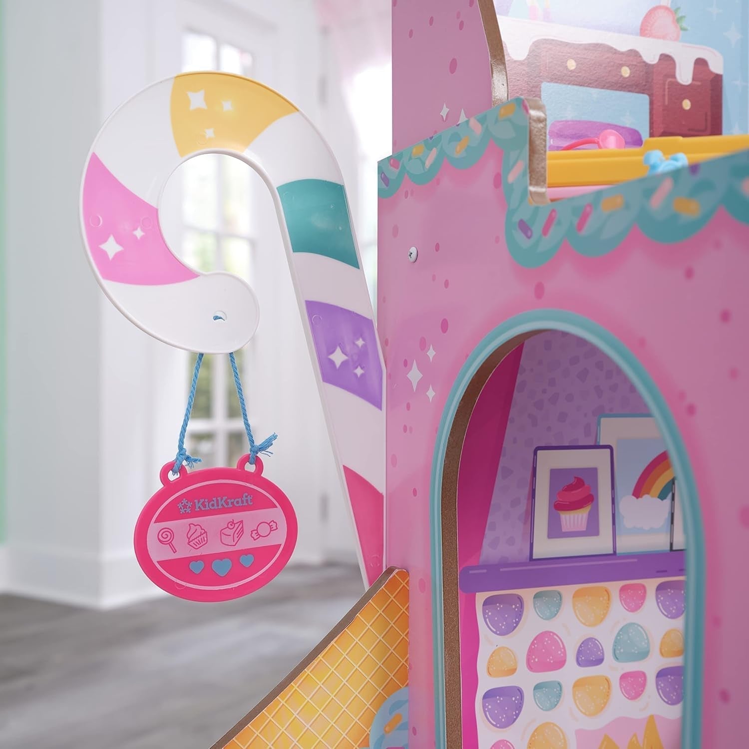 Casă de păpuși din lemn Kidkraft Candy Castle cu mobilier și accesorii, casă cu figurină Llama Unicorn, lift pentru tort de înghețată și scaun de cauciuc pentru păpuși, jucărie pentru copii de la 3 ani, 20242 Casute de papusi Naty Shop