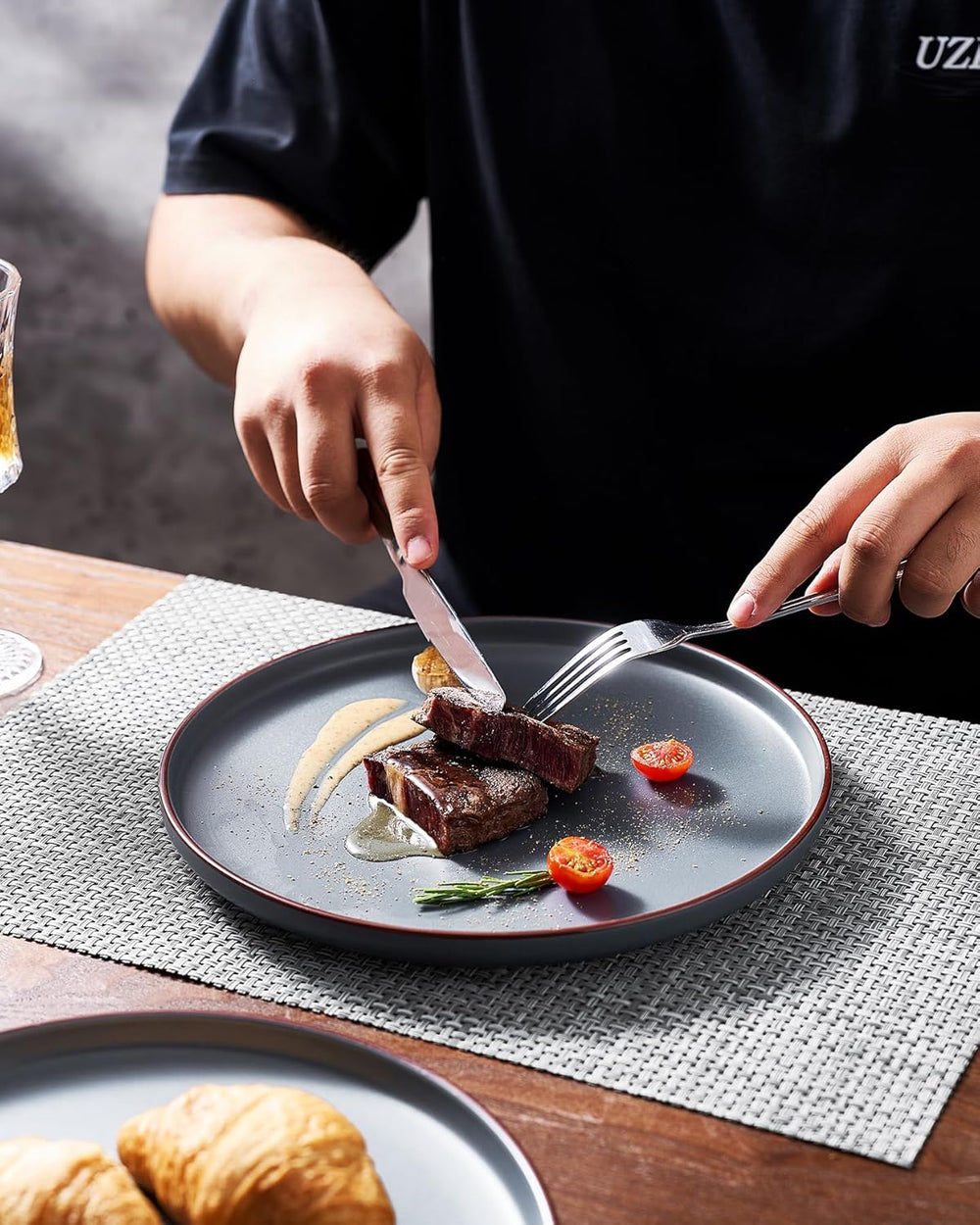 Set de veselă Mercury, set de farfurii cu 12 piese, set de veselă din gresie pentru 4 persoane cu farfurii de cină, farfurii de desert, boluri pentru cereale, potrivit pentru cuptorul cu microunde și mașina de spălat vase, gri cărbune