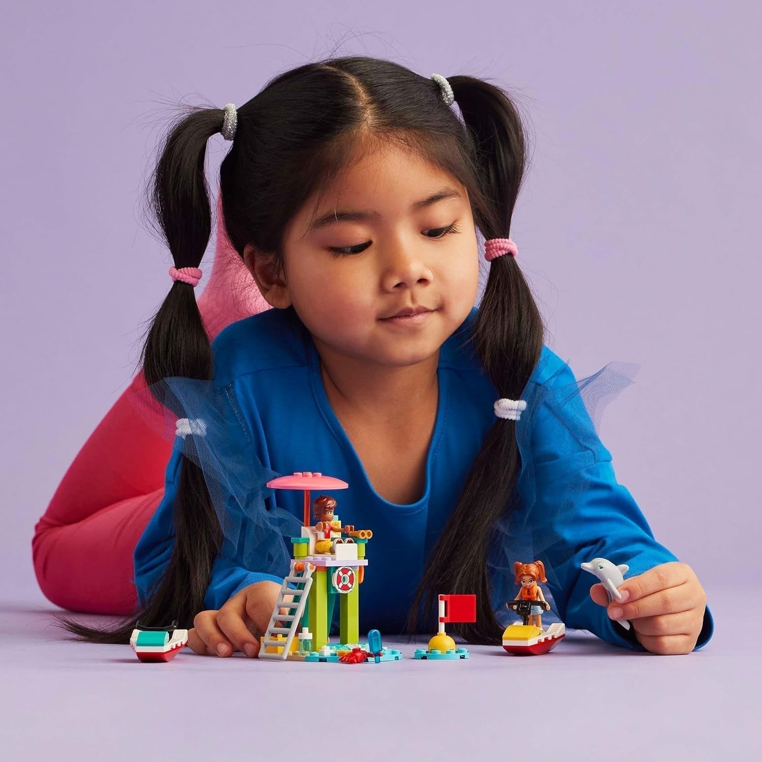 LEGO Friends plavčíková vyhlídková věž s vodními skútry, dětská hračka, tip na dárek pro dívky a chlapce od 5 let se 2 figurkami a delfínem, hračka pro vodní skútry 42623 Stavebnice Besuche den LEGO-Store