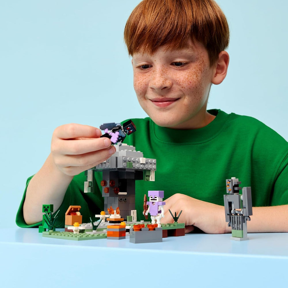 LEGO Minecraft Blasser Garten - Kreatives Spielzeug für Kinder - Spielzeugbiom für Jungen und Mädchen ab 7 Jahren - mit Minecraft Figuren - Mottenmann, Creeper, Skelett und Knarz - Geschenk - 21586